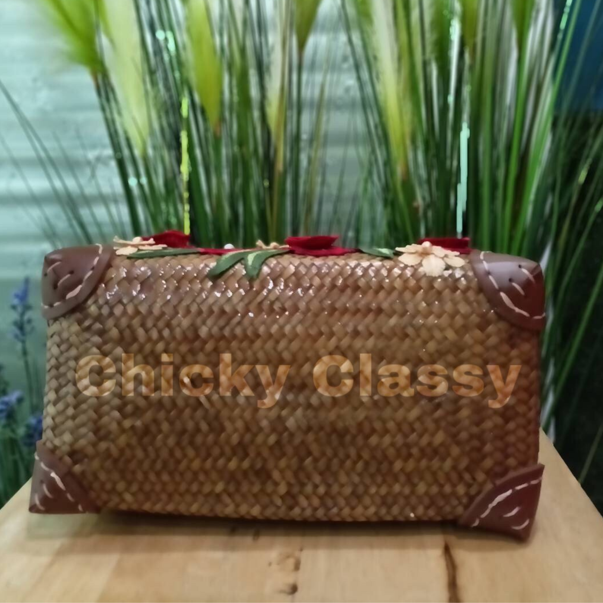 Amazing rectangle size straw beach bag
